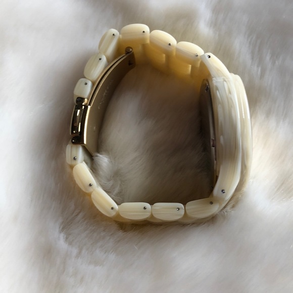 EUC Women’s Guess Horn Acrylic Watch - Picture 4 of 8